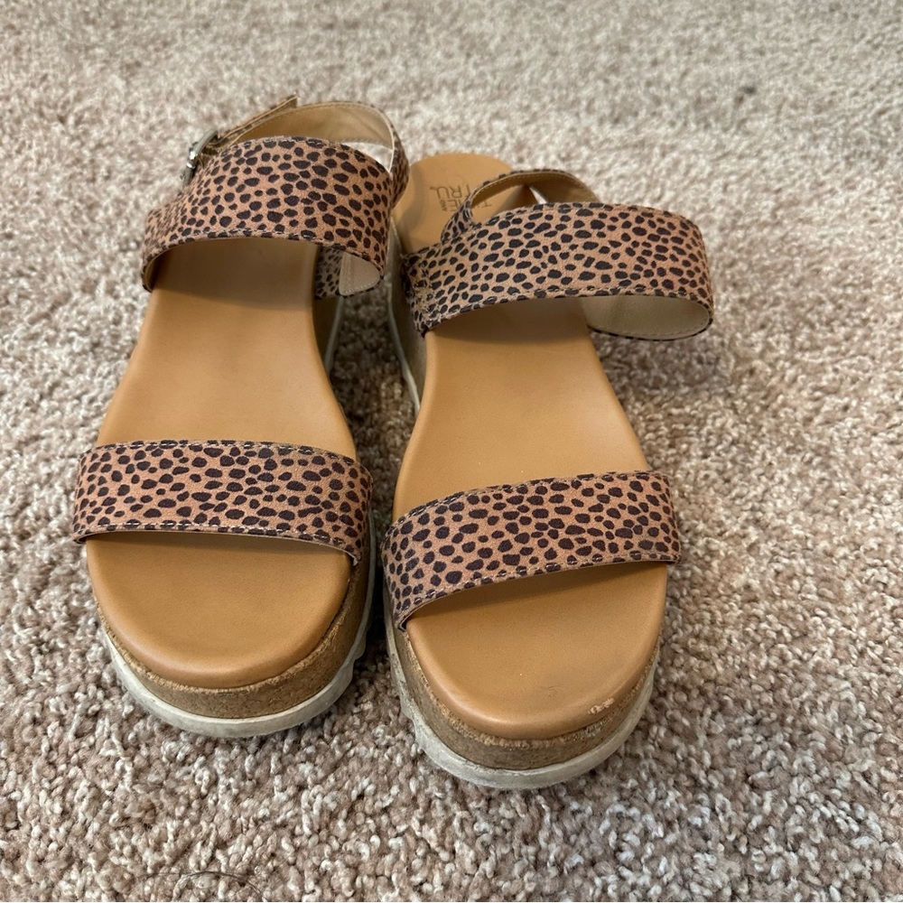Platform sandals